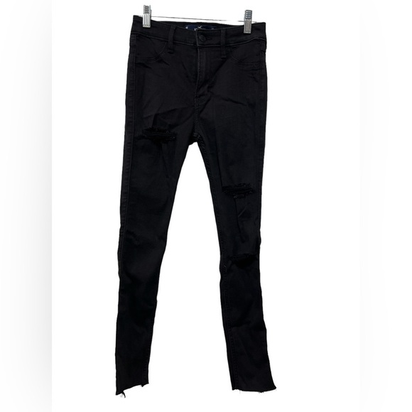 Hollister Jeans New With Tags! shredded parts of legs with close up size 24x26 - Picture 1 of 3